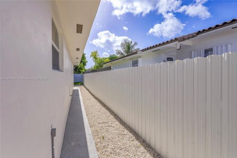 Immobilier commercial à vendre à Miami, Floride: 156.54 m2 № 1956002 - photo 28