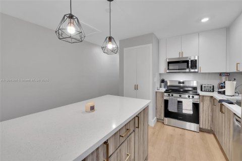 Immobilier commercial à vendre à Miami, Floride: 156.54 m2 № 1956002 - photo 12