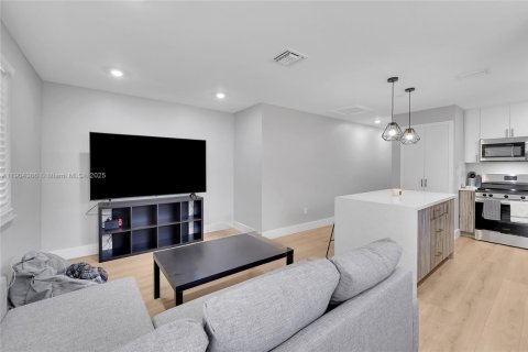 Immobilier commercial à vendre à Miami, Floride: 156.54 m2 № 1956002 - photo 7