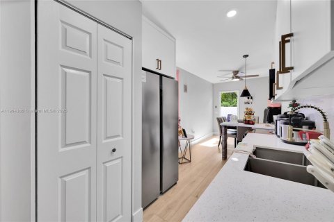 Immobilier commercial à vendre à Miami, Floride: 156.54 m2 № 1956002 - photo 18