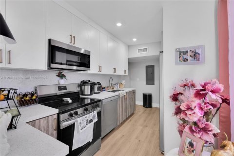 Immobilier commercial à vendre à Miami, Floride: 156.54 m2 № 1956002 - photo 15