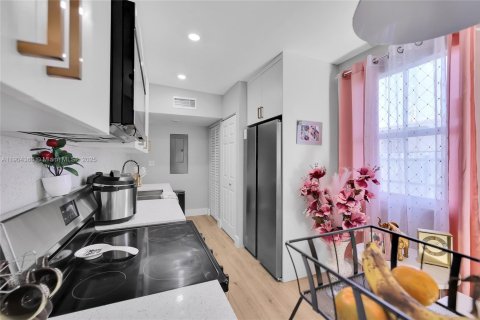 Immobilier commercial à vendre à Miami, Floride: 156.54 m2 № 1956002 - photo 16