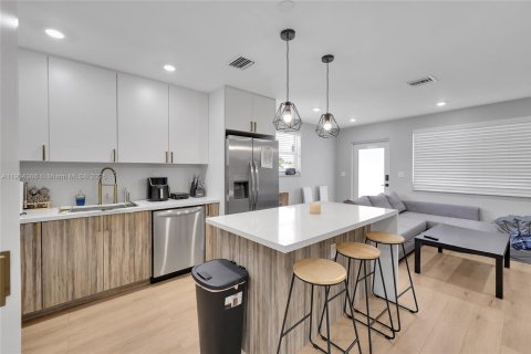 Immobilier commercial à vendre à Miami, Floride: 156.54 m2 № 1956002 - photo 8