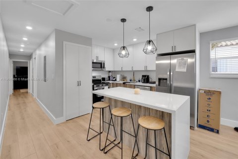 Immobilier commercial à vendre à Miami, Floride: 156.54 m2 № 1956002 - photo 10