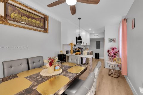 Immobilier commercial à vendre à Miami, Floride: 156.54 m2 № 1956002 - photo 13