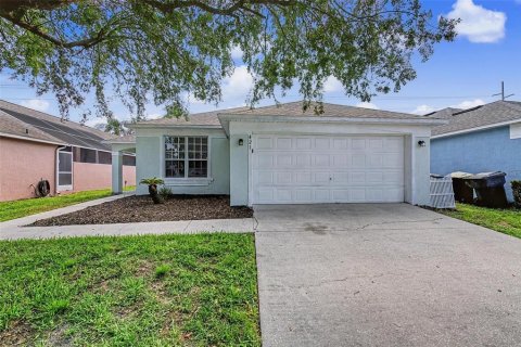 House in Davenport, Florida 3 bedrooms, 148.27 sq.m. № 2220862