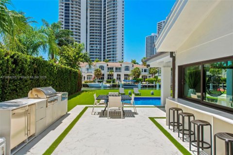 Снять в аренду виллу или дом в Халландейл-Бич, Флорида 5 спален, 306.21м2, № 1950196 - фото 19