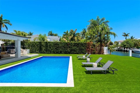 Снять в аренду виллу или дом в Халландейл-Бич, Флорида 5 спален, 306.21м2, № 1950196 - фото 10