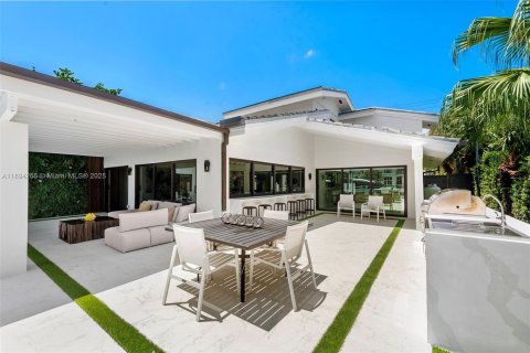 Снять в аренду виллу или дом в Халландейл-Бич, Флорида 5 спален, 306.21м2, № 1950196 - фото 20