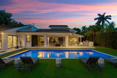 Снять в аренду виллу или дом в Халландейл-Бич, Флорида 5 спален, 306.21м2, № 1950196 - фото 5