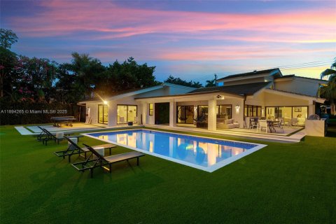 Снять в аренду виллу или дом в Халландейл-Бич, Флорида 5 спален, 306.21м2, № 1950196 - фото 6