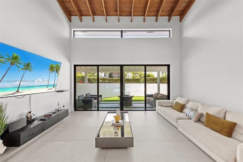 Снять в аренду виллу или дом в Халландейл-Бич, Флорида 5 спален, 306.21м2, № 1950196 - фото 25