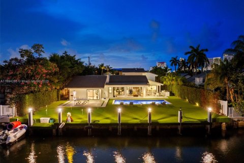 Снять в аренду виллу или дом в Халландейл-Бич, Флорида 5 спален, 306.21м2, № 1950196 - фото 3