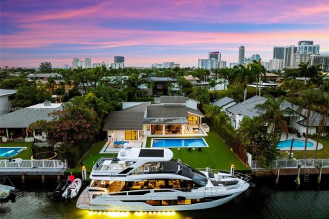 Снять в аренду виллу или дом в Халландейл-Бич, Флорида 5 спален, 306.21м2, № 1950196 - фото 2