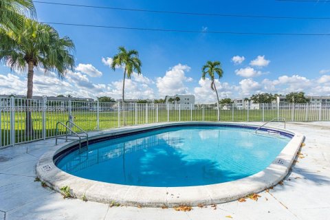 Copropriété à vendre à Sunrise, Floride: 2 chambres, 111.48 m2 № 1995608 - photo 15