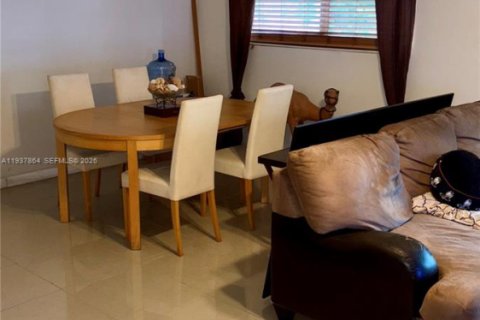 Copropriété à vendre à Sunrise, Floride: 2 chambres, 111.48 m2 № 1995608 - photo 11