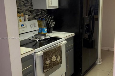 Copropriété à vendre à Sunrise, Floride: 2 chambres, 111.48 m2 № 1995608 - photo 13