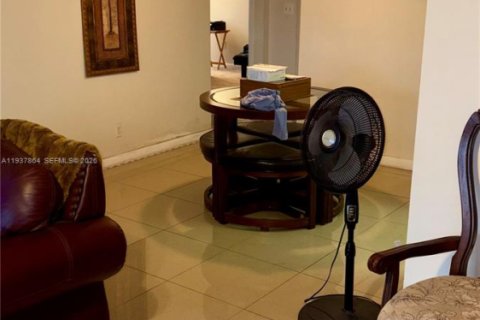 Copropriété à vendre à Sunrise, Floride: 2 chambres, 111.48 m2 № 1995608 - photo 9