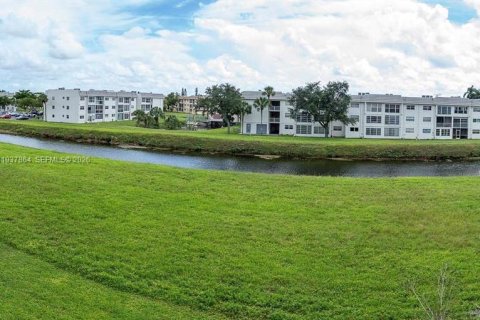 Copropriété à vendre à Sunrise, Floride: 2 chambres, 111.48 m2 № 1995608 - photo 14