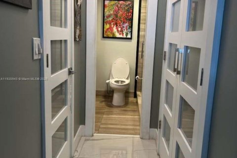 Condominio en venta en Hollywood, Florida, 1 dormitorio, 83.24 m2 № 1975185 - foto 10