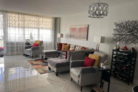 Condominio en venta en Hollywood, Florida, 1 dormitorio, 83.24 m2 № 1975185 - foto 4