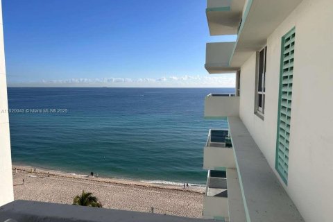 Condominio en venta en Hollywood, Florida, 1 dormitorio, 83.24 m2 № 1975185 - foto 2