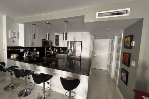 Condominio en venta en Hollywood, Florida, 1 dormitorio, 83.24 m2 № 1975185 - foto 3