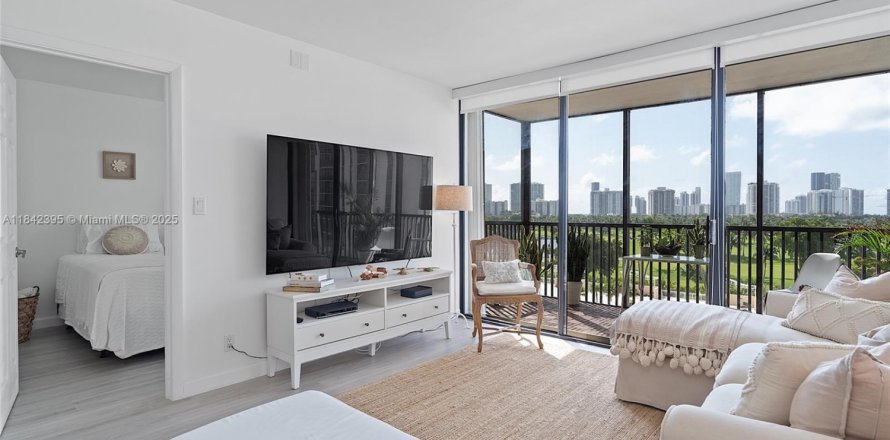 Кондоминиум с 2 спальнями в Авентура, Флорида № 2009921