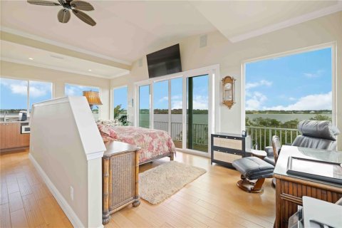 House in Englewood, Florida 5 bedrooms, 407.4 sq.m. № 2106025 - photo 17