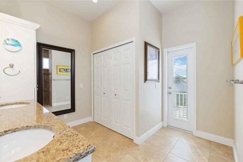 House in Englewood, Florida 5 bedrooms, 407.4 sq.m. № 2106025 - photo 20