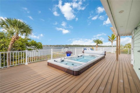 House in Englewood, Florida 5 bedrooms, 407.4 sq.m. № 2106025 - photo 29