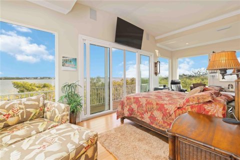 House in Englewood, Florida 5 bedrooms, 407.4 sq.m. № 2106025 - photo 18