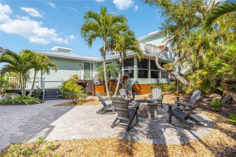 House in Englewood, Florida 5 bedrooms, 407.4 sq.m. № 2106025 - photo 4