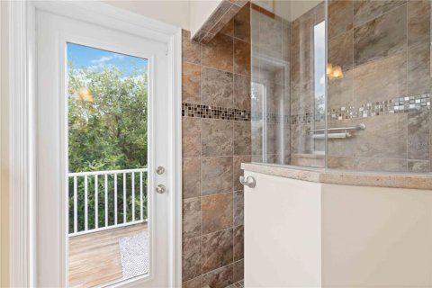 House in Englewood, Florida 5 bedrooms, 407.4 sq.m. № 2106025 - photo 15