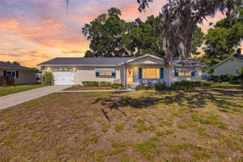 House in Ocala, Florida 2 bedrooms, 132.29 sq.m. № 2096549