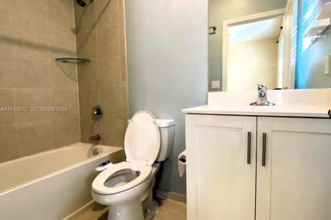 Townhouse in Miami, Florida 3 bedrooms, 116.69 sq.m. № 2011035 - photo 19