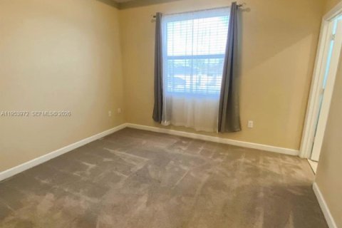 Townhouse in Miami, Florida 3 bedrooms, 116.69 sq.m. № 2011035 - photo 10