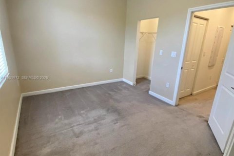 Townhouse in Miami, Florida 3 bedrooms, 116.69 sq.m. № 2011035 - photo 18