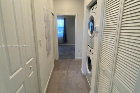 Townhouse in Miami, Florida 3 bedrooms, 116.69 sq.m. № 2011035 - photo 14