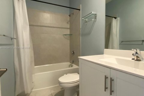 Townhouse in Miami, Florida 3 bedrooms, 116.69 sq.m. № 2011035 - photo 4