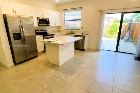 Townhouse in Miami, Florida 3 bedrooms, 116.69 sq.m. № 2011035 - photo 7