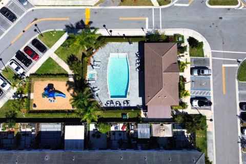 Townhouse in Miami, Florida 3 bedrooms, 116.69 sq.m. № 2011035 - photo 20