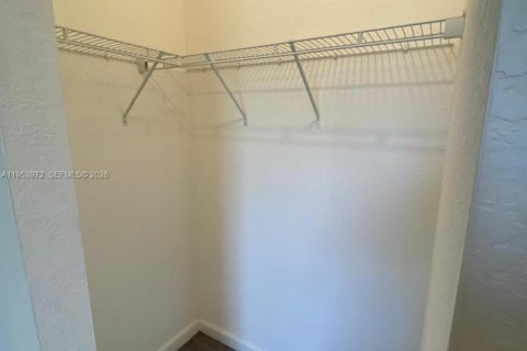 Townhouse in Miami, Florida 3 bedrooms, 116.69 sq.m. № 2011035 - photo 17