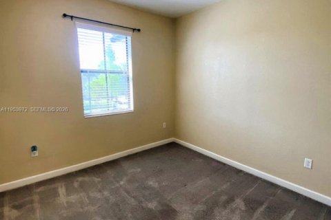 Townhouse in Miami, Florida 3 bedrooms, 116.69 sq.m. № 2011035 - photo 15