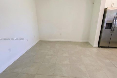 Townhouse in Miami, Florida 3 bedrooms, 116.69 sq.m. № 2011035 - photo 5