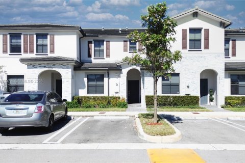 Townhouse in Miami, Florida 3 bedrooms, 116.69 sq.m. № 2011035