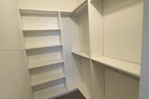 Townhouse in Miami, Florida 3 bedrooms, 116.69 sq.m. № 2011035 - photo 13