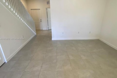 Townhouse in Miami, Florida 3 bedrooms, 116.69 sq.m. № 2011035 - photo 6