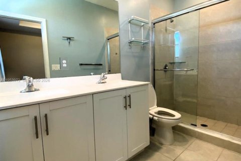 Townhouse in Miami, Florida 3 bedrooms, 116.69 sq.m. № 2011035 - photo 12