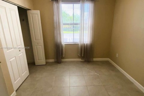 Townhouse in Miami, Florida 3 bedrooms, 116.69 sq.m. № 2011035 - photo 3